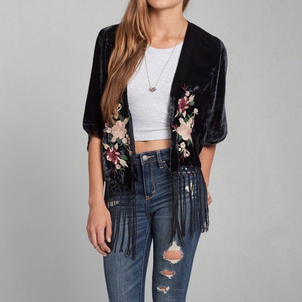 Embroidered velvet kimono 🥀